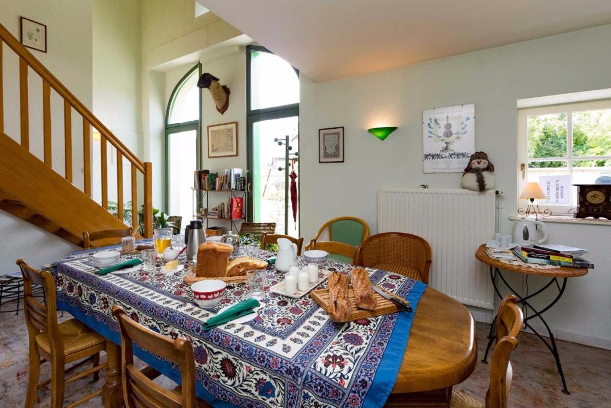 Une Poule Sur Un Mur, Chambre D'Hote A Soulosse Bilik gambar